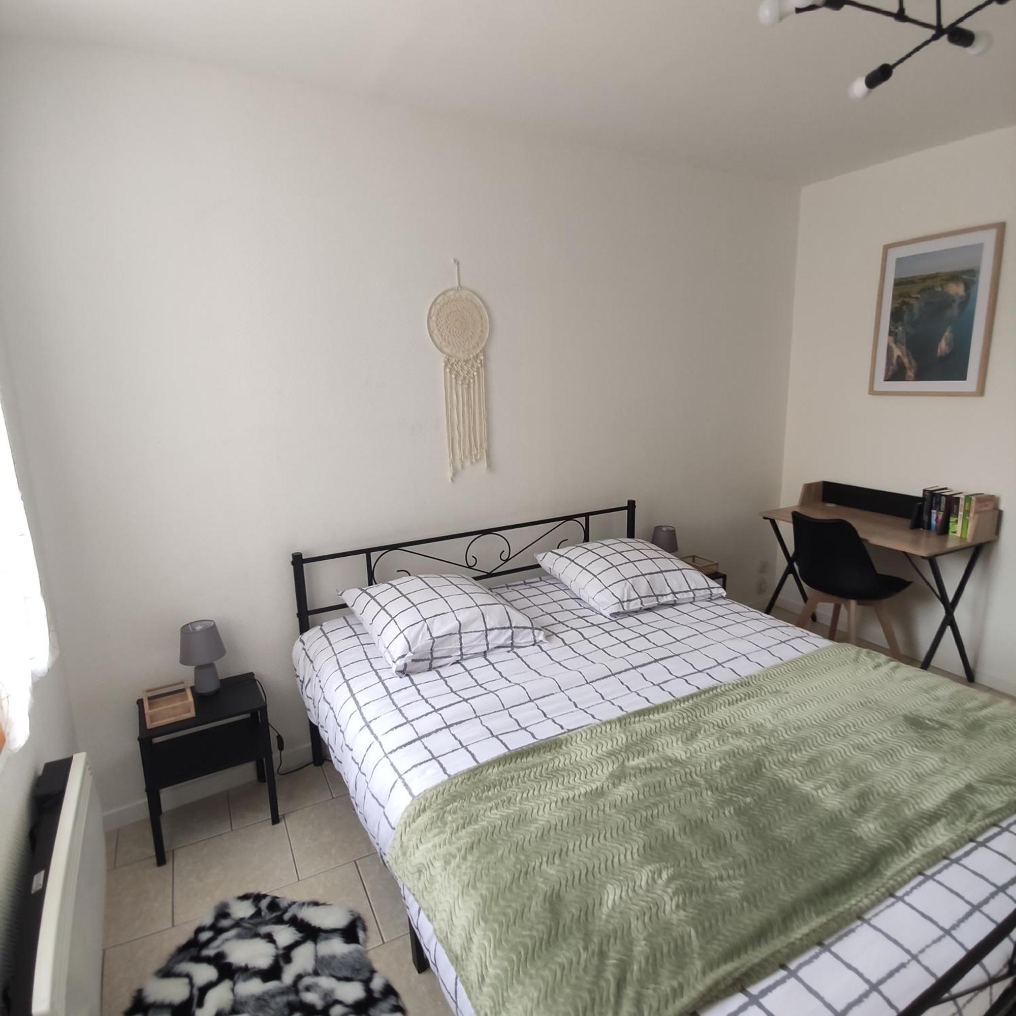 Dans Le Centre Historique Apartment Noyon Bagian luar foto