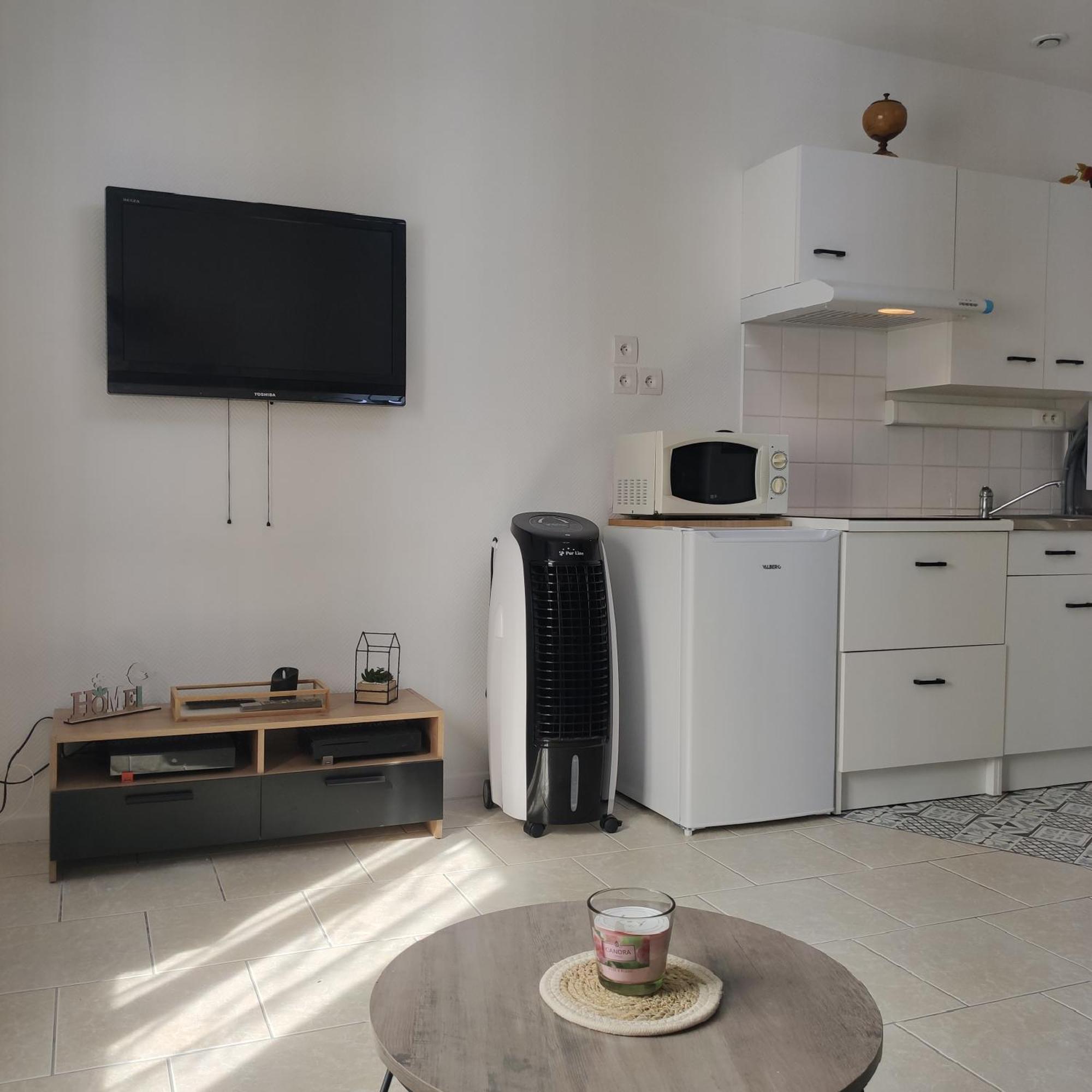 Dans Le Centre Historique Apartment Noyon Bagian luar foto